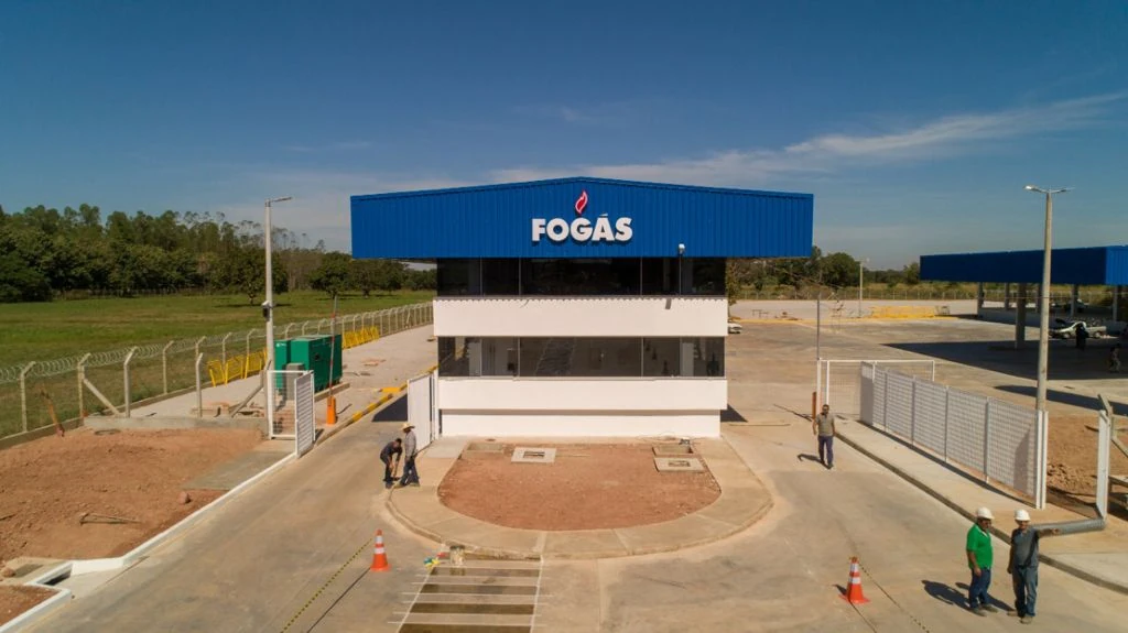 Vista frontal do prédio de administração da Fogás Cuiabá